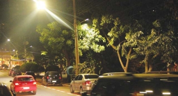 Avenida Goiás norte recebe iluminação de lâmpadas LED